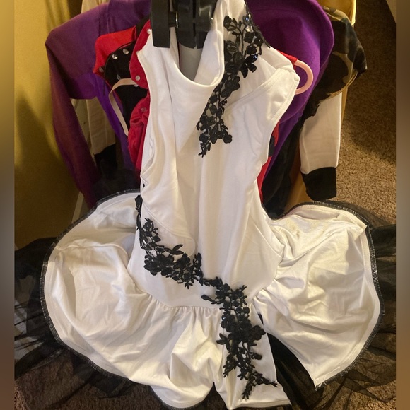 Dance costume - Picture 2 of 3